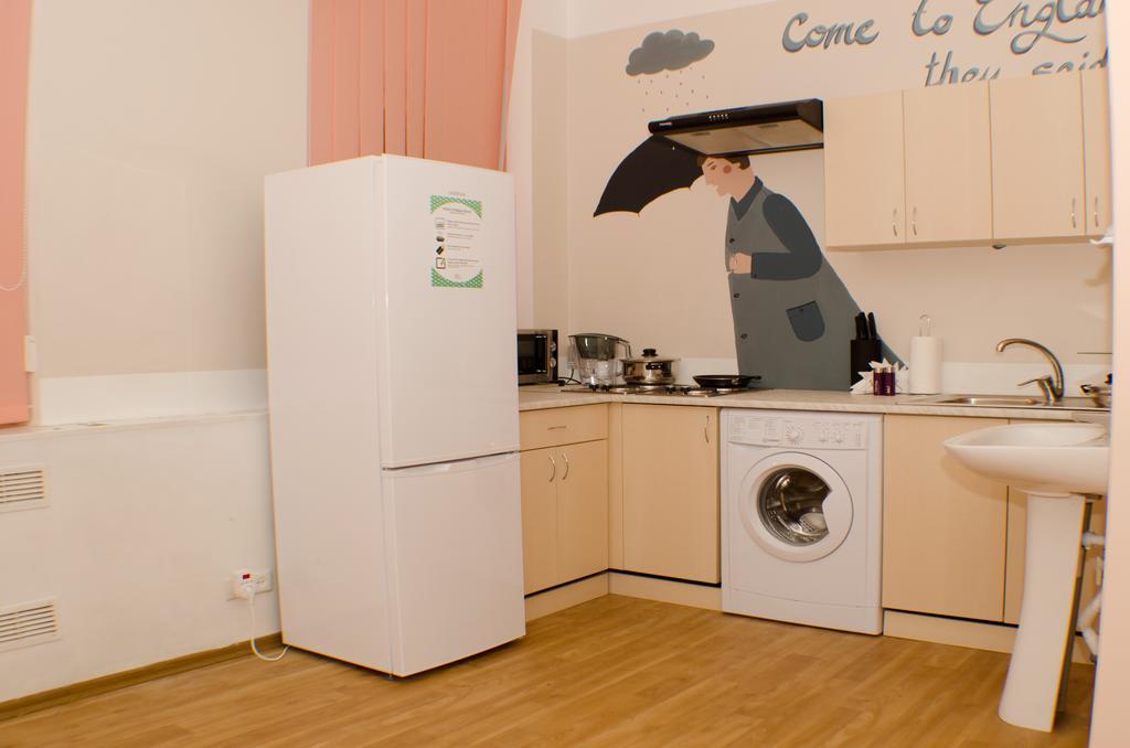 Dream Mini Hostel ハルキウ エクステリア 写真